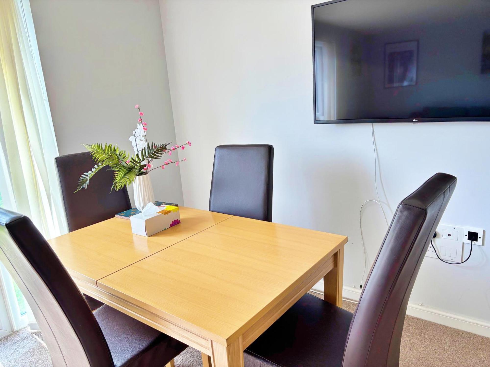 Newbuild - 3 Bedrooms, 2 Baths,5 Mins From Airport — Photos 1