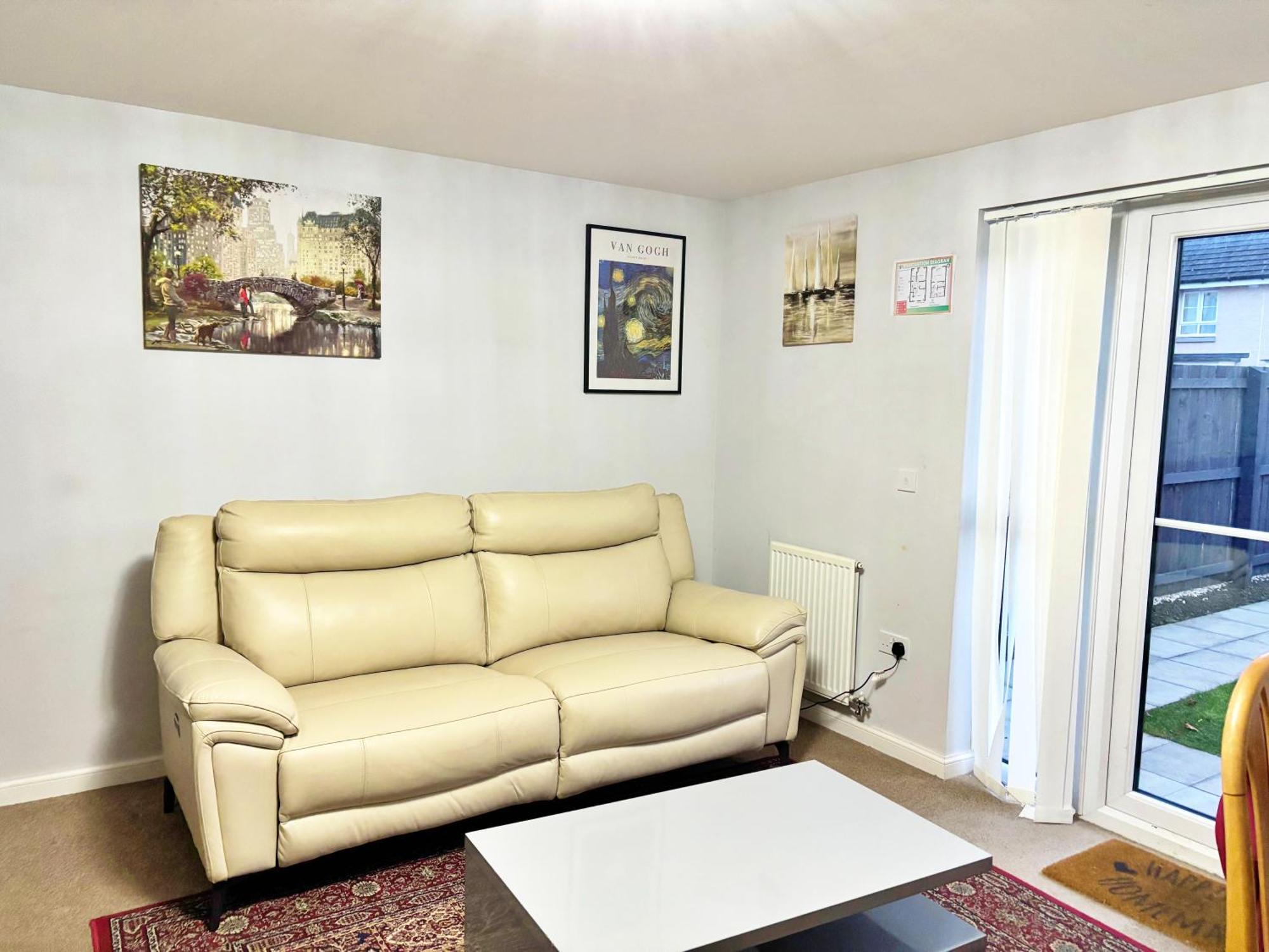 Newbuild - 3 Bedrooms, 2 Baths,5 Mins From Airport, Edinburgh